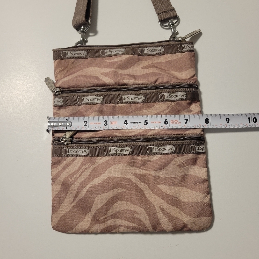 Lesportsac crossbody bag. - Picture 11 of 12